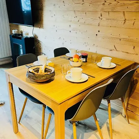 Au Centre De La Station, Entierement Renove, , Parking Prive Et Wifi Gratuit Apartmán *