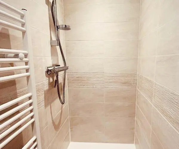 Апартаменты Au Centre De La Station, Entierement Renove, , Parking Prive Et Wifi Gratuit