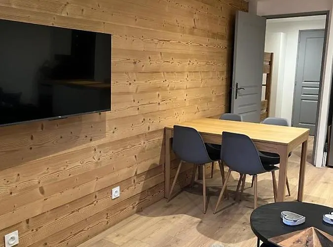 Au Centre De La Station, Entièrement Rénové, , Parking Privé Et Wifi Gratuit