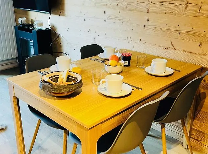 Au Centre De La Station, Entièrement Rénové, , Parking Privé Et Wifi Gratuit Appartamento *