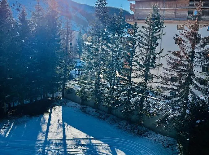 Au Centre De La Station, Entièrement Rénové, , Parking Privé Et Wifi Gratuit